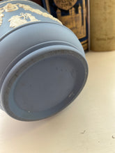 Load image into Gallery viewer, Wedgwood jasperware plant holder 12cm high 13cm wide at top
