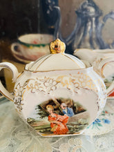 Load image into Gallery viewer, Sadler England 1950s creamer and sugar pot with lid
