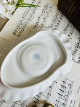 Load image into Gallery viewer, Vintage Japanese serving dish with matching central lidded pot
