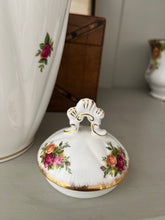 Load image into Gallery viewer, Royal Albert old country roses large vase with lid
