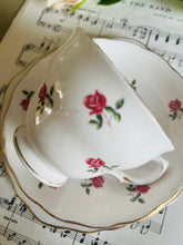 Load image into Gallery viewer, Pretty vintage Colclough ditsy rose teacup trio
