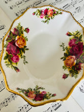 Load image into Gallery viewer, Royal Albert old country roses trinket dish
