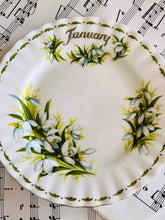 Load image into Gallery viewer, Royal Albert January teaplate
