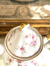 Load image into Gallery viewer, Paragon large teapot ‘victoriana rose’
