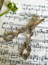Load image into Gallery viewer, Silver plated ornate grape scissors
