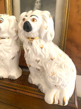 Load image into Gallery viewer, Stunning pair of vintage Beswick china spaniel dogs 14cm high
