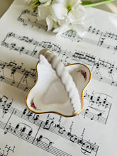 Load image into Gallery viewer, Royal Albert lavender rose decorative basket
