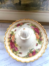 Load image into Gallery viewer, Royal Albert large vintage teapot 1962-1974 manufacture 6/8 teacup size
