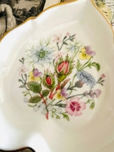 Load image into Gallery viewer, Aynsley ‘wild Tudor’ leaf/heart shaped trinket dish

