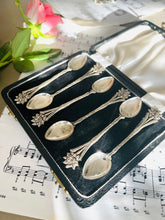 Load image into Gallery viewer, Set of 6 ornate vintage teaspoons in original box
