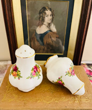Load image into Gallery viewer, Royal Albert ‘old country roses’ salt and pepper pots
