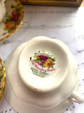 Load image into Gallery viewer, Royal Albert set of 4 old country roses coffee cups and saucers
