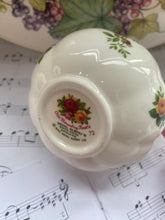 Load image into Gallery viewer, Royal Albert ‘old country roses’ perfume atomiser
