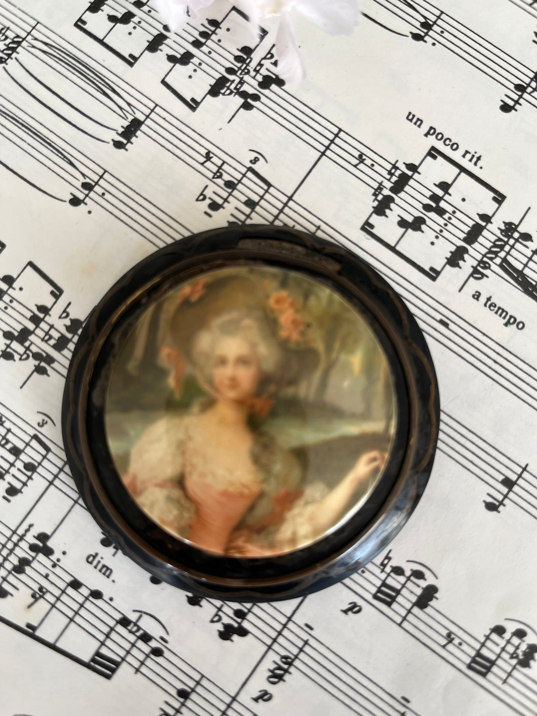 Original French vintage compact