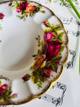 Load image into Gallery viewer, Royal Albert old country roses Ashtray
