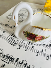 Load image into Gallery viewer, Royal Albert decorative swan
