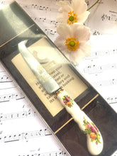 Load image into Gallery viewer, Royal Albert old country roses cheese knife
