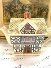 Load image into Gallery viewer, Sadler Teapot ‘Tudor House’ from the English country houses series
