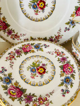 Load image into Gallery viewer, Royal Grafton teaset for 6 Malvern pattern
