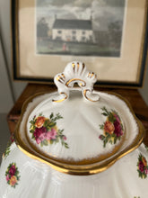 Load image into Gallery viewer, Royal Albert old country roses large vase with lid
