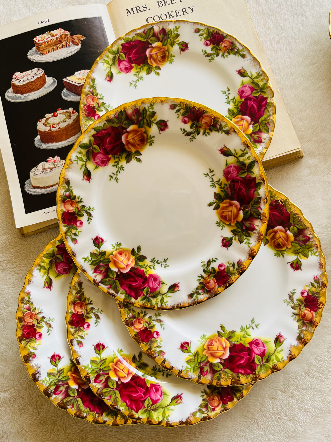 Royal Albert set of 5 vintage teaplates in the old country roses pattern 1962-1974 back stamp
