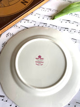 Load image into Gallery viewer, Royal Albert Teacup trio ‘Sweet Pea’
