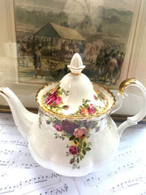 Load image into Gallery viewer, Royal Albert large vintage teapot 1962-1974 manufacture 6/8 teacup size
