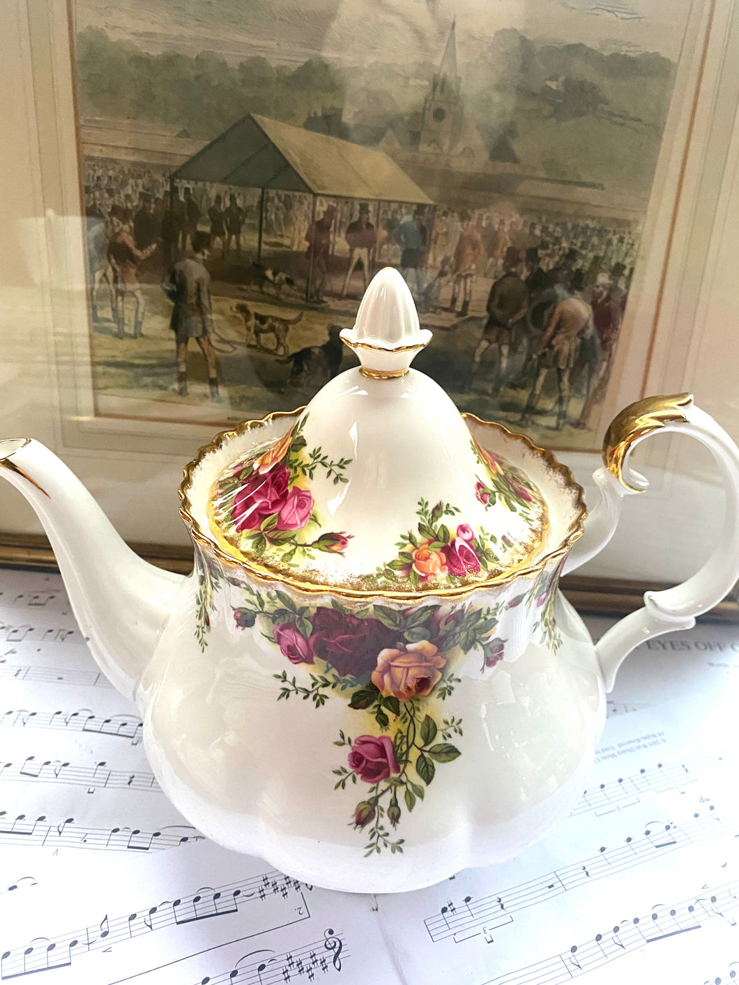 Royal Albert large vintage teapot 1962-1974 manufacture 6/8 teacup size