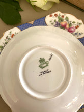 Load image into Gallery viewer, Aynsley china 1930s Teacup trio ‘Scala’ pattern
