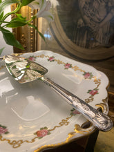 Load image into Gallery viewer, vintage silver plated cake slice in the Kings pattern
