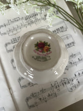 Load image into Gallery viewer, Royal Albert old country roses bud vase
