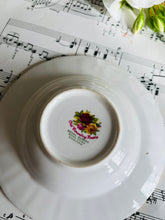 Load image into Gallery viewer, Royal Albert old country roses Ashtray
