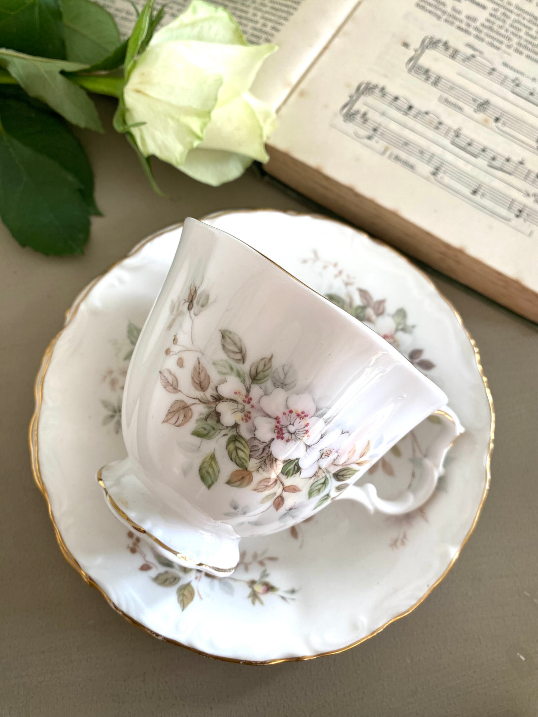 Royal Albert elegant Teacup trio ‘Haworth’ pattern