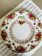 Load image into Gallery viewer, Royal Albert old country roses 1980s calendar plate 26cm

