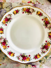 Load image into Gallery viewer, Large Queens china serving plate 27cm
