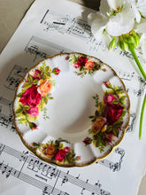 Load image into Gallery viewer, Royal Albert old country roses Ashtray
