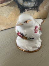 Load image into Gallery viewer, Small fine bone china bird
