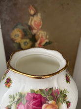 Load image into Gallery viewer, Large Royal Albert old country roses vase with lid
