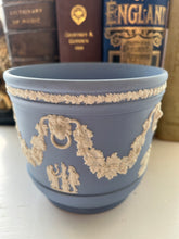 Load image into Gallery viewer, Wedgwood jasperware plant holder 12cm high 13cm wide at top
