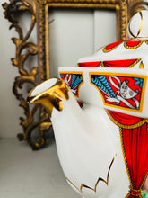 Load image into Gallery viewer, Sadler vintage teapot featuring Shakespeares Romeo and Juliet
