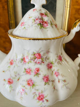 Load image into Gallery viewer, Large Paragon ‘victoriana rose’ Teapot
