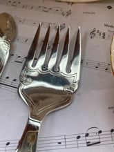 Load image into Gallery viewer, Vintage silver plated fish servers
