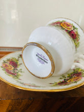 Load image into Gallery viewer, Elizabethan china vintage teacup and saucer set
