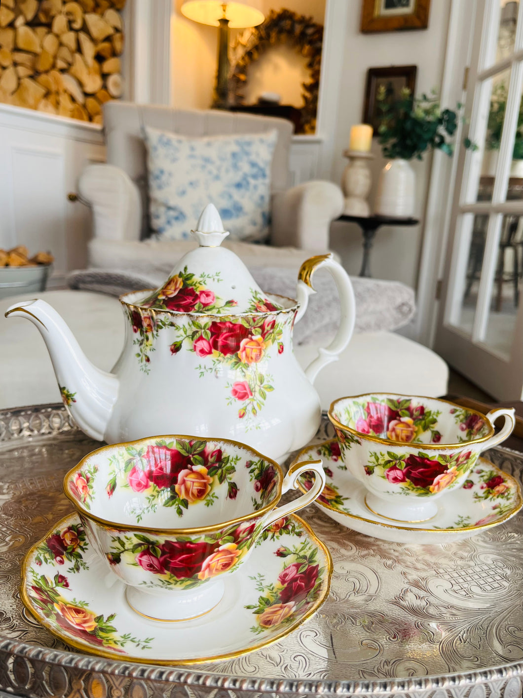 Large Royal Albert old country roses teapot 6/8 teacup size