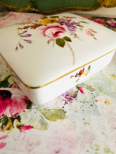 Load image into Gallery viewer, Royal Crown Derby fine bone china box ‘Posies pattern’
