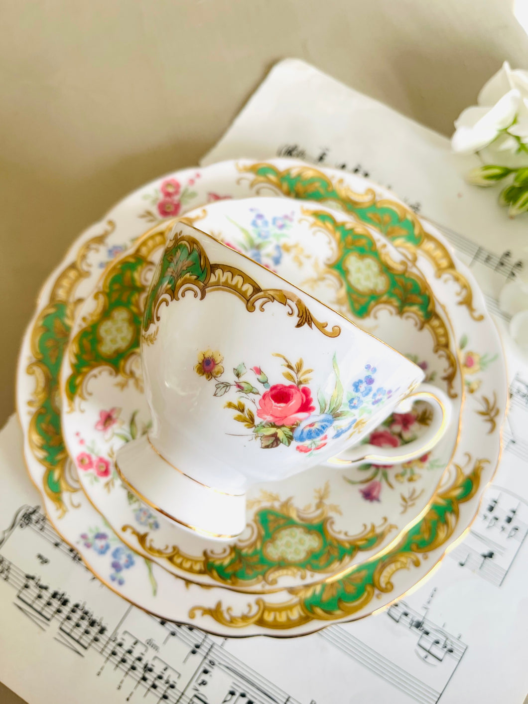 Gorgeous 1950s teacup trio from Tuscan china England