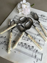 Load image into Gallery viewer, Set of 6 vintage teaspoons ‘eternal beau’ handles

