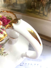 Load image into Gallery viewer, Royal Albert large vintage teapot 1962-1974 manufacture 6/8 teacup size
