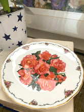 Load image into Gallery viewer, Royal Albert floral decorative plate
