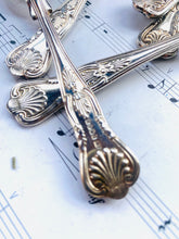 Load image into Gallery viewer, Set of 6 silver plated teaspoons in the kings pattern
